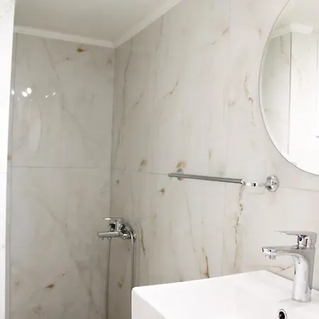 Pythagoras Apartment