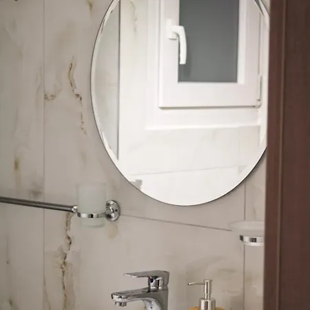 Pythagoras Apartment
