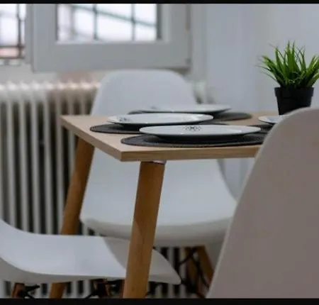 Pythagoras Apartment *